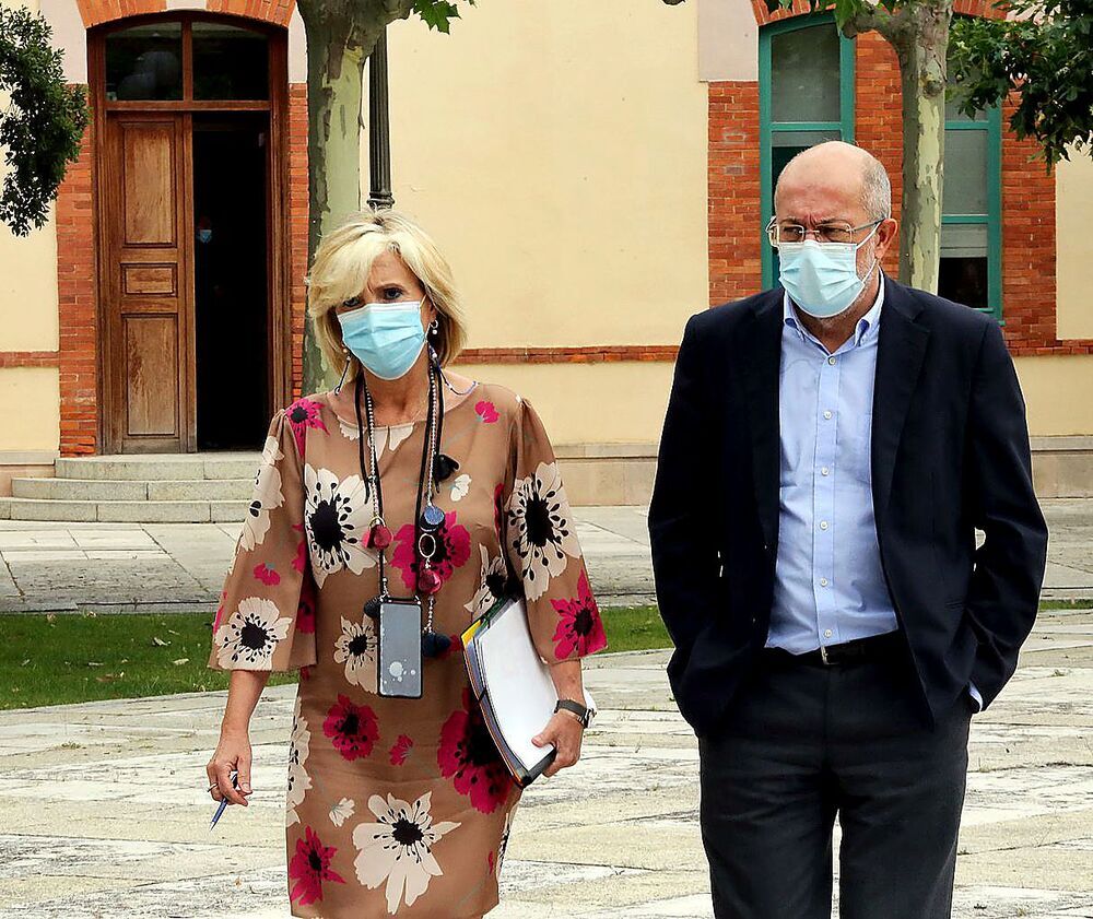 Castilla y León recupera las restricciones al ocio nocturno y pide un toque de queda - Vimarsana News