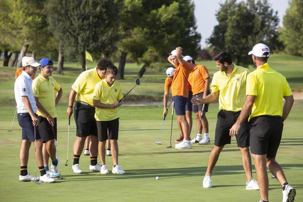 Los seis golfistas de Madrid arrancan el torneo bajo el par