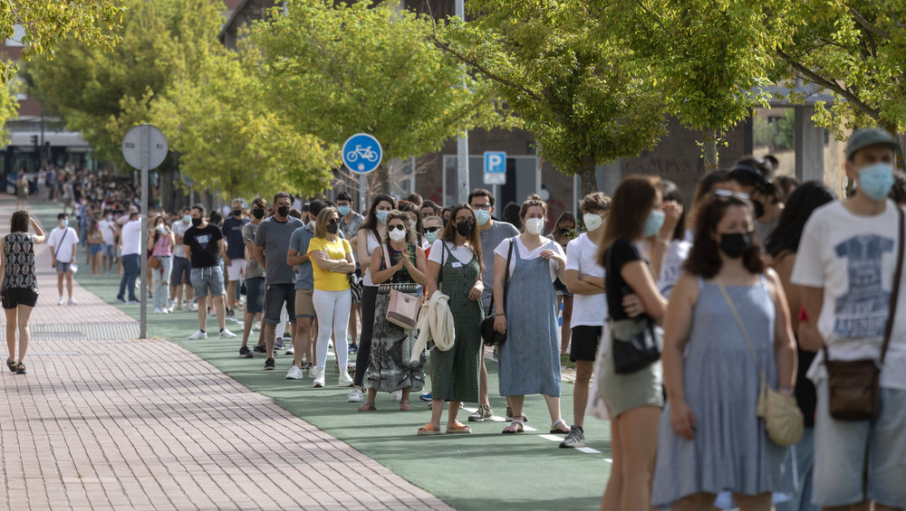 La quinta ola arranca con el lastre de 28.500 enfermos covid que sobrecargan la Atención Primaria - Vimarsana News