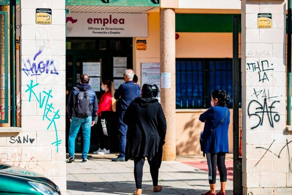 El paro baja en más de 3.200 personas en la provincia | Noticias La Tribuna  de Ciudad Real