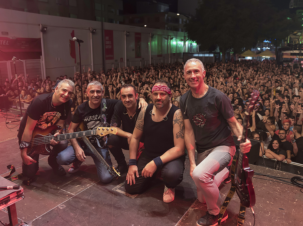 Saltamontes melancólicos: Una banda clásica vuelve a la carretera - Vimarsana News