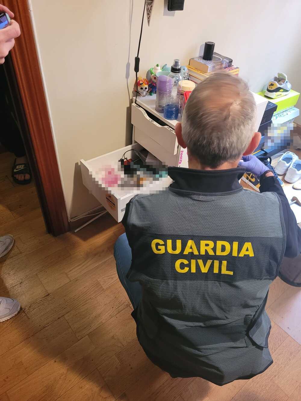 Dos detenidos por venta ilícita de medicinas en redes sociales