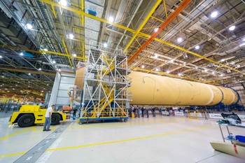 El 'cohete gigante' de la NASA toma forma