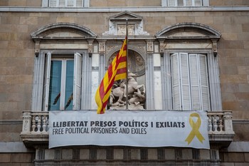 Torra no retirará la pancarta del lazo de la Generalitat