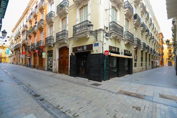 Imagen del Barrio del Carmen, en Valencia, totalmente desierto durante el Viernes Santo por el confinamiento impuesto por el Gobierno