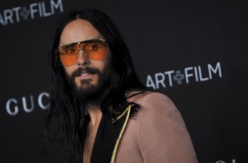 Jared Leto se entera ahora de la pandemia del Covid-19