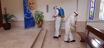 Los agentes de Geacam desinfectan el asilo del Cotolengo