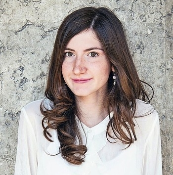 La novelista, que es física, tiene 25 años