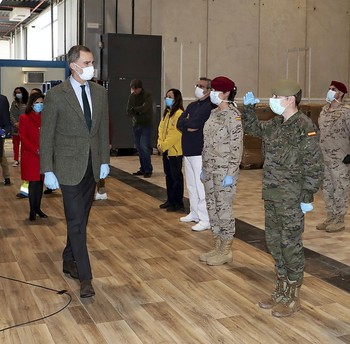 El Rey visitó el pasado jueves el hospital de campaña que se ha montado en los pabellones del Ifema.