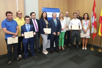 La exconsejera de Economía y Hacienda, Pilar del Olmo, y el expresidente de CLH, José Luis López, durante la entrega de los V Premios CHL a las mejores iniciativas en el marco del 'VIII Programa ADE 2020, Aceleradora de Proyectos Empresariales' en 20