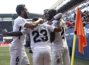 Cómoda victoria del Granada a costa de un flojo Osasuna