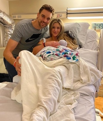 Pau Gasol y Catherine McDonnell, padres de una niña