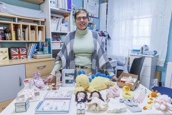 La artesana de Amigurumi y Scrapbook Esmeralda Roldán nos muestra sus trabajos.