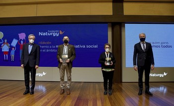 El presidente de la Fundación Naturgy, Rafael Villaseca (i), junto al director de Ecodes (2i), la presidenta de Isadora Duncan y el vicepresidente de Fundación Naturgy (d).