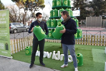 Talavera estrena el primer 'iglú de los deseos' de reciclaje