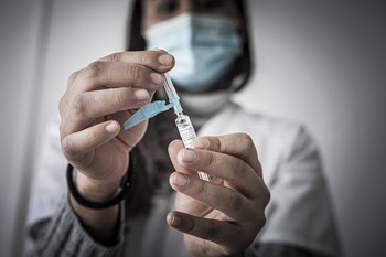 350 profesionales de CLM ya están praparados para vacunar