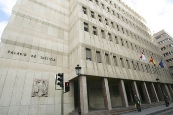 Condenan a un hombre por robo de coches y atentado a agente