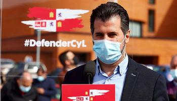 El secretario regional del PSOE, Luis Tudanca, durante una rueda de prensa celebrada ayer en Ponferrada (León)