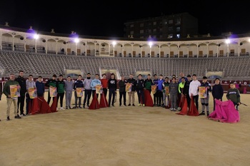 Casañ da la bienvenida a los alumnos de la Escuela Taurina