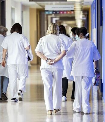 Sacyl abre a los MIR de toda España su plan de fidelización