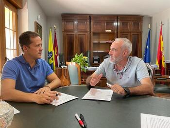 Velázquez muestra su preocupación por la ocupación ilegal