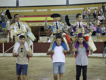 Triple salida a hombros en Borox