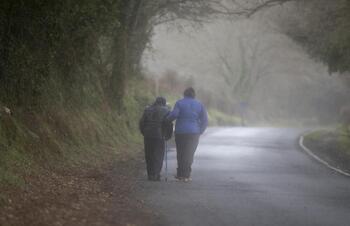 Los octogenarios deberían andar al menos 10 minutos al día