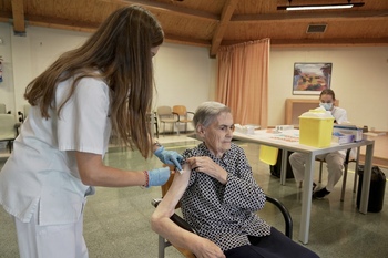 Llega la cuarta dosis con 177.000 personas aún sin la tercera