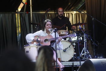 Valeria Castro ilumina el Tribu