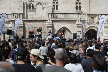 El rock de Los Deltonos calienta el vermú burgalés