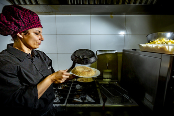 Comida casera en la avenida de los concesionarios
