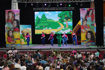 El espectáculo Cantajuegos reúne a 1.500 personas en el Ifedi