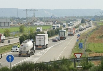 El tercer carril de la A-62 supera otro trámite administrativo