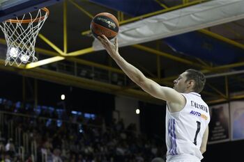 Madrid y Baskonia responden al Barça por el liderato