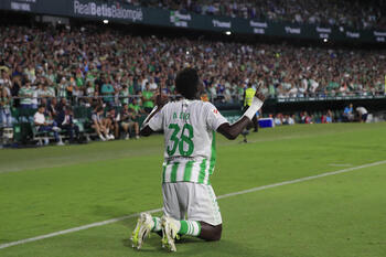 El Betis se reencuentra a costa de un vulgar Valencia