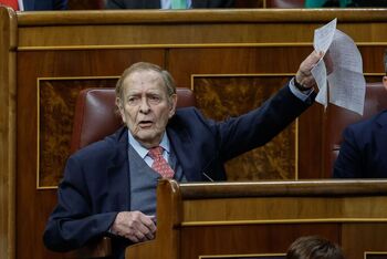 Tamames lamenta que se haya vuelto a las 'dos Españas'