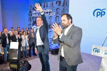 Un sondeo da la victoria al PSOE pero el PP sumaría con Vox