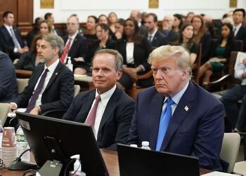 Trump llega a Nueva York donde se le juzgará por fraude