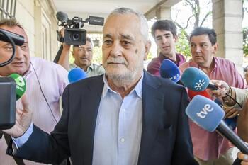 El TC admite a trámite los recursos de Griñán y Chaves
