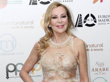 Ana Obregón inscribe a su hija en el registro