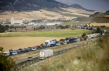 19 ingenierías optan a diseñar el tercer carril de la AP-1