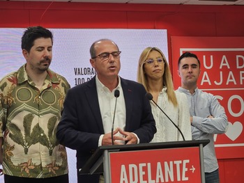 Rojo pasa de largo sobre la amnistía y arremete contra Román