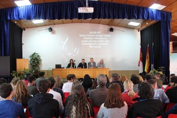 Avellaneda anima a los jóvenes estudiantes a emprender