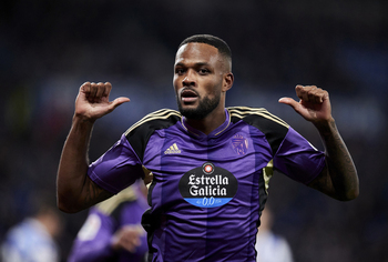 Cyle Larin se gana su fichaje con goles