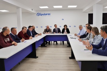 Velázquez promete una oficina ‘anti-okupación’