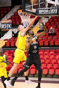 El campeón Hereda San Pablo cede en su debut