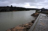 Abren una compuerta del pantano de Almansa
